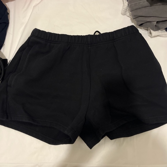 Skims sweat shorts - Picture 3 of 4